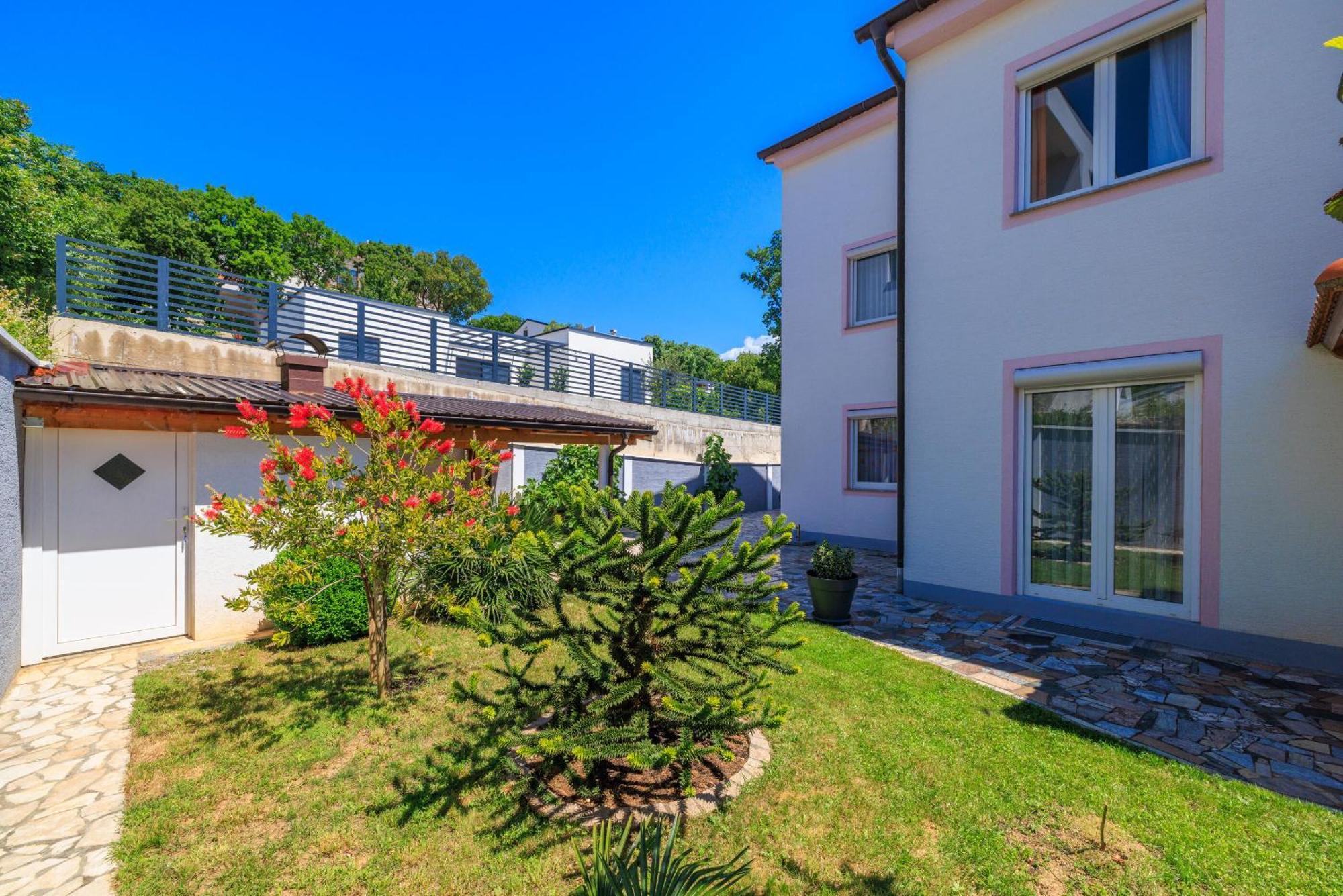 Apartament Maravera Povile