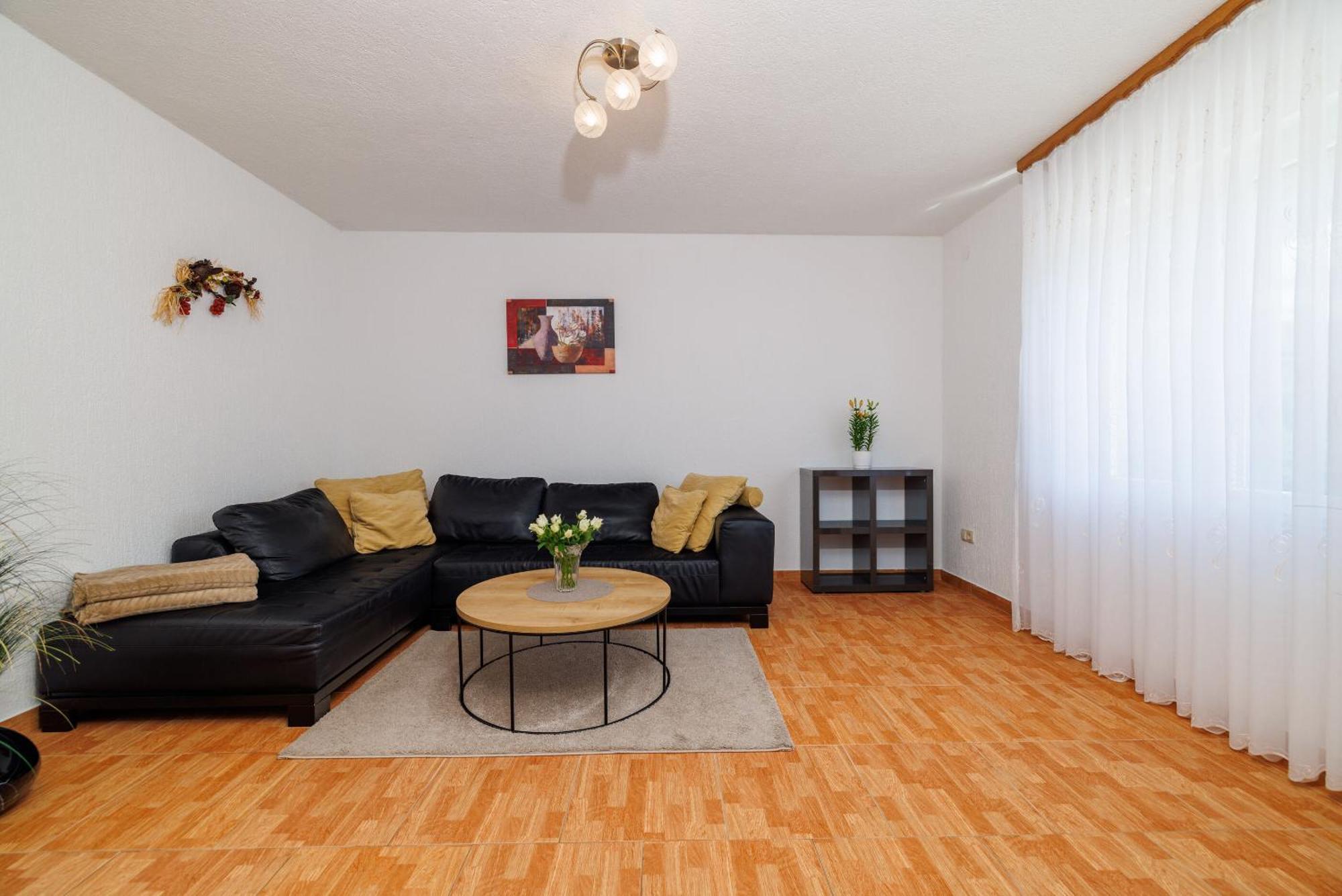 Apartament Maravera *